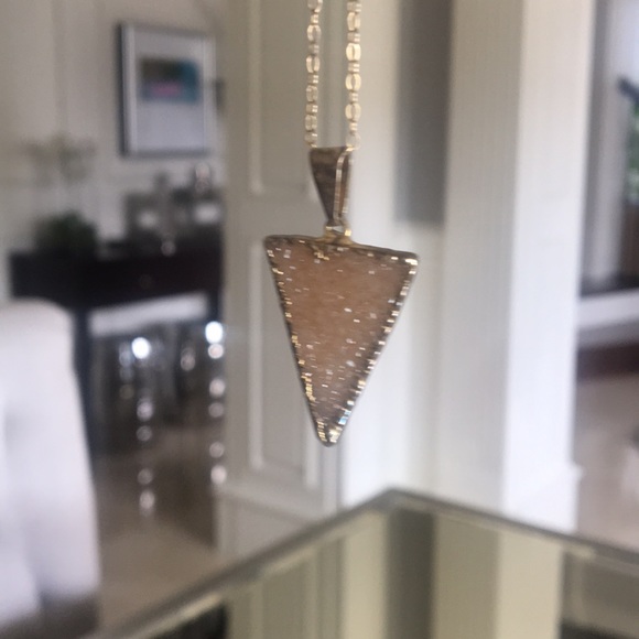 Peach colored druzy necklace on gold chain - Picture 2 of 2